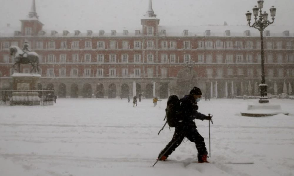 "Θαμμένη" στο χιόνι η Ισπανία από την καταιγίδα «Φιλομένα»